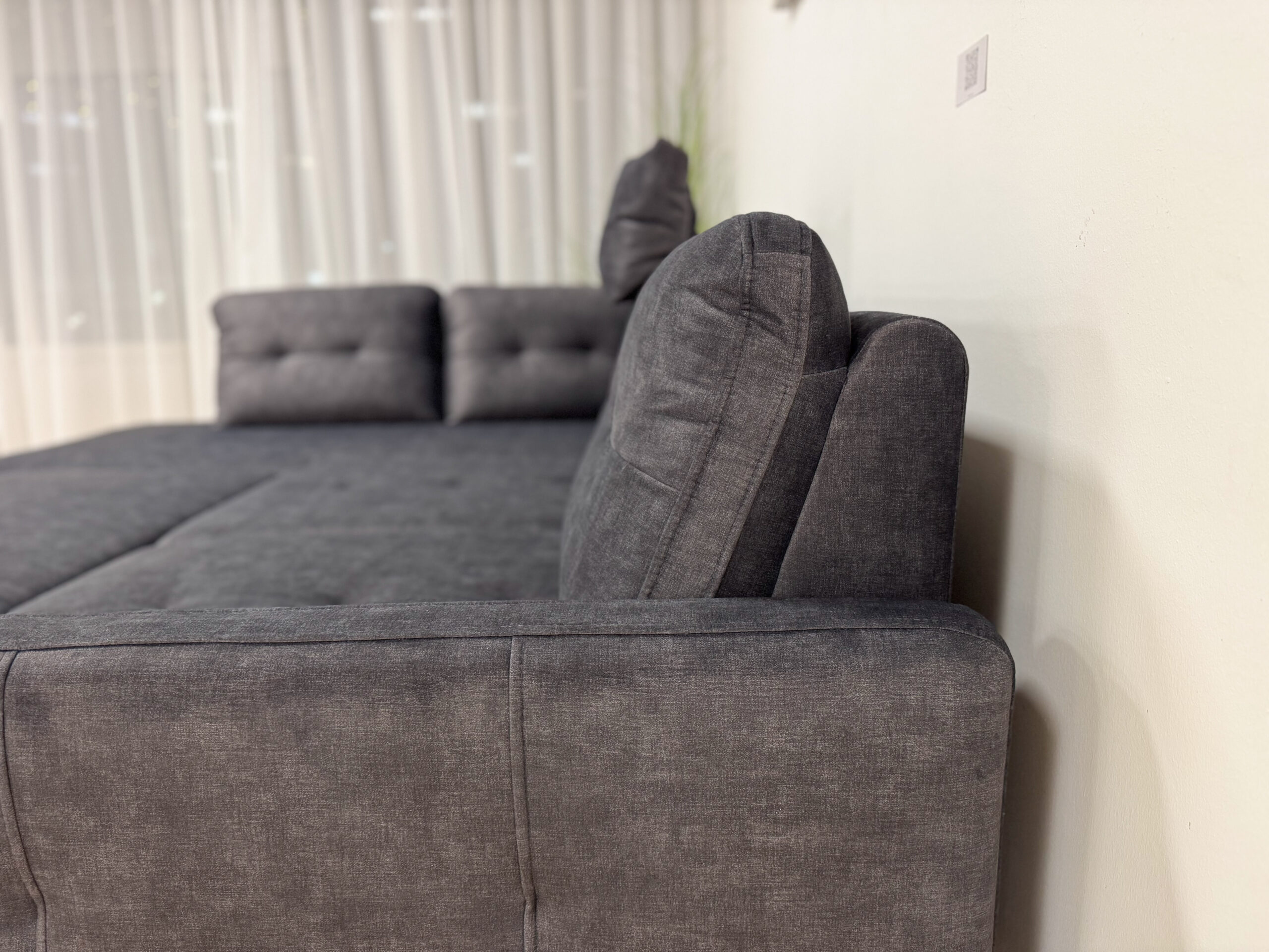 Diivanvoodi Santiago - Image 5