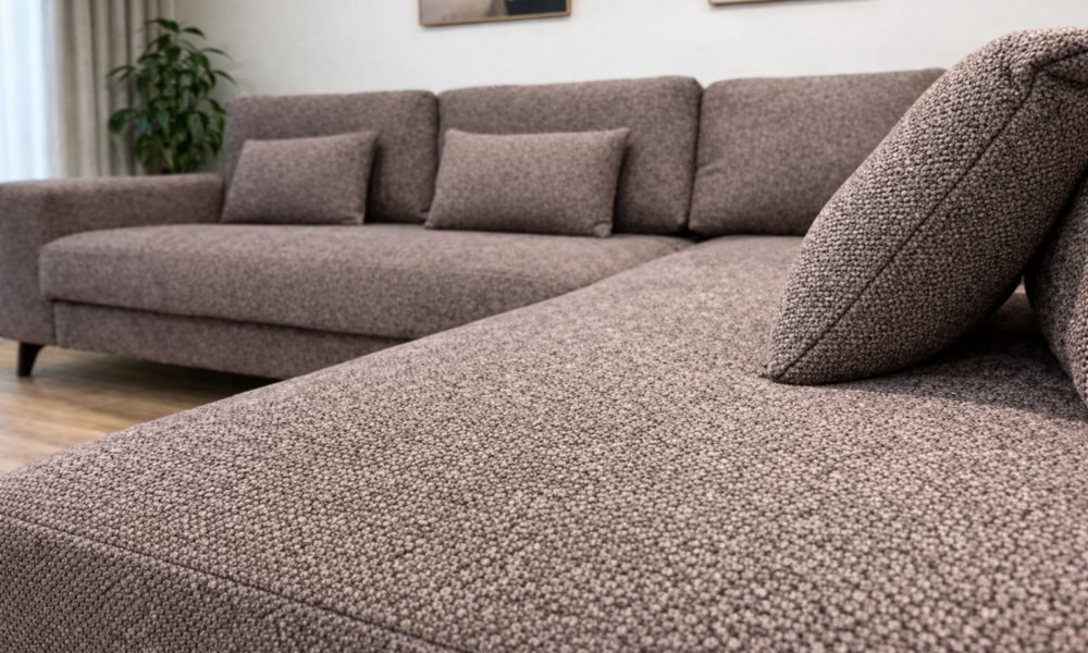 Pruun parempoolse nurga mooduldiivani leboala moodul lähedalt vaates