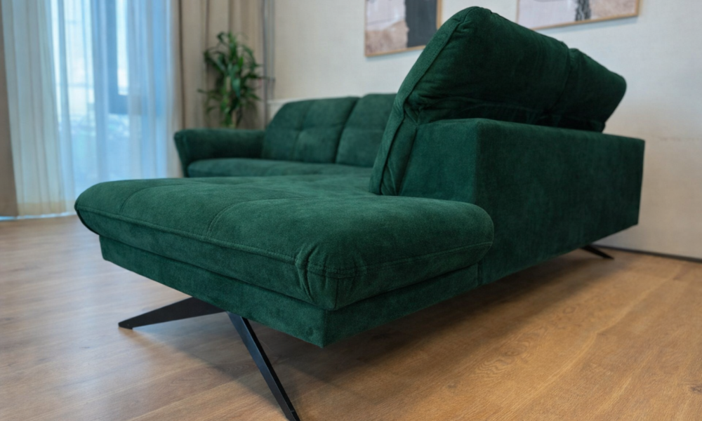 Roheline nurgadiivan kõrgete jalgade ja reguleeritava peatoega