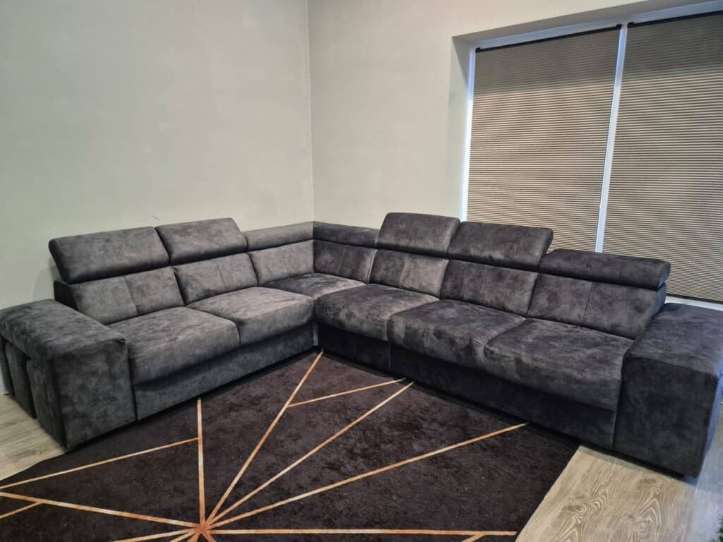 Mööblisaali diivanvoodi paigaldatuna kliendi kodus Haaberstis – täisteenus koos transpordi ja paigaldusega